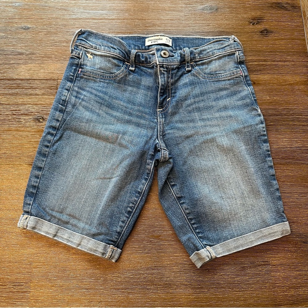 Abercrombie Kids Blue Denim Bermuda Shorts size 15/16